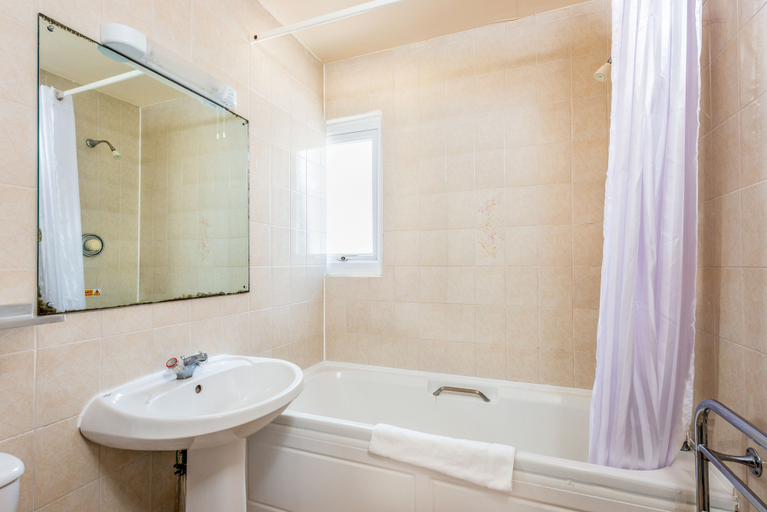 Bathroom 5, Abbey Lawn Hotel, Torbay