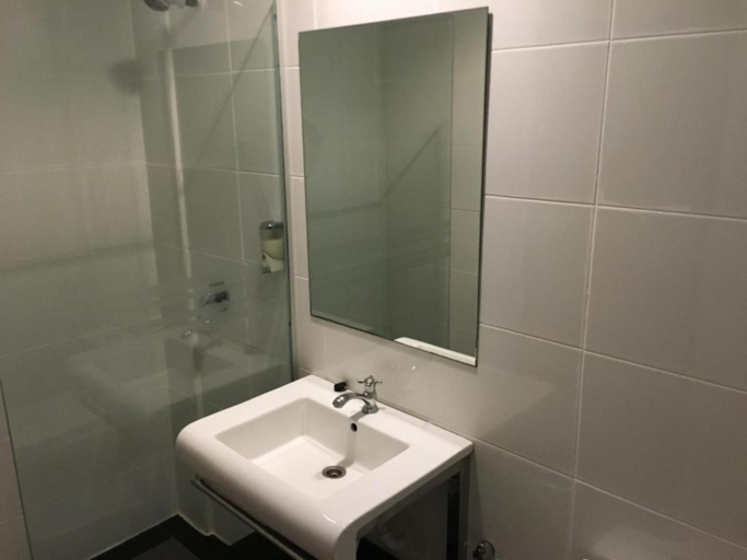 Bathroom 5, The Room, Miri