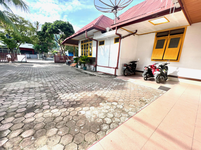 Exterior & Views 2, Wisma Mutiara Hotel, Padang