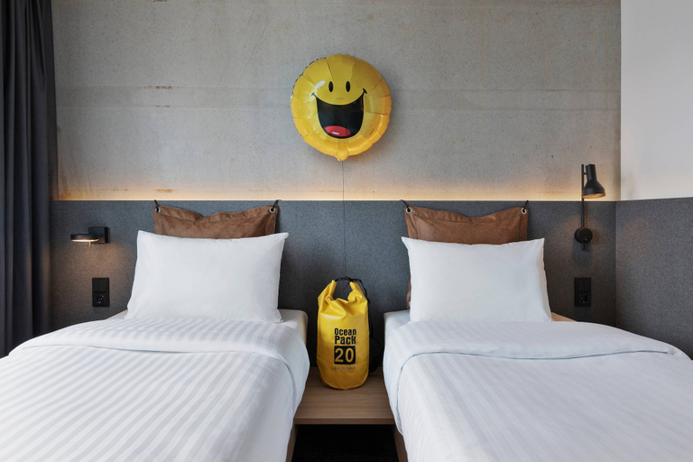 Bedroom 3, Moxy Hamburg Altona, Hamburg