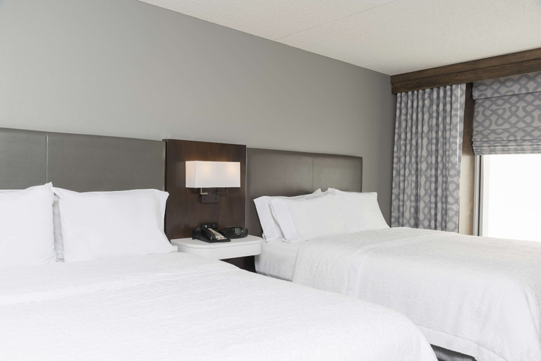 Bedroom 3, Hampton Inn Cincinnati Airport South, Boone