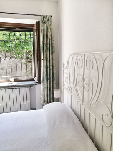 Bedroom 2, Villa Belvedere Langhe, Cuneo