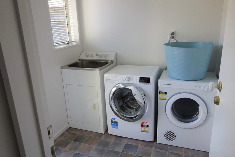 Bathroom 3, Northwood Motor Lodge, Christchurch
