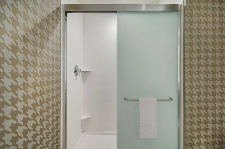 Bathroom 19