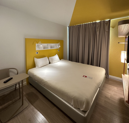 Bedroom 3, ibis budget Cahors, Lot
