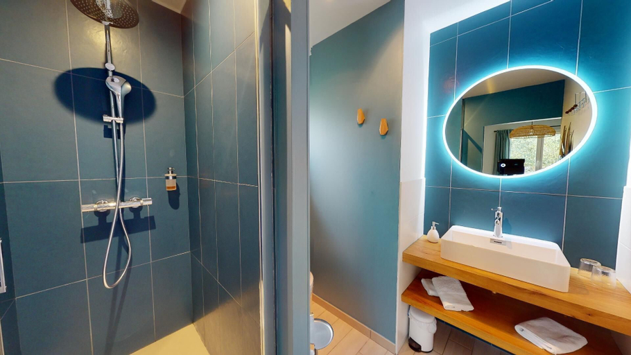 Bathroom 5, LA PLANETTE, Haute-Garonne