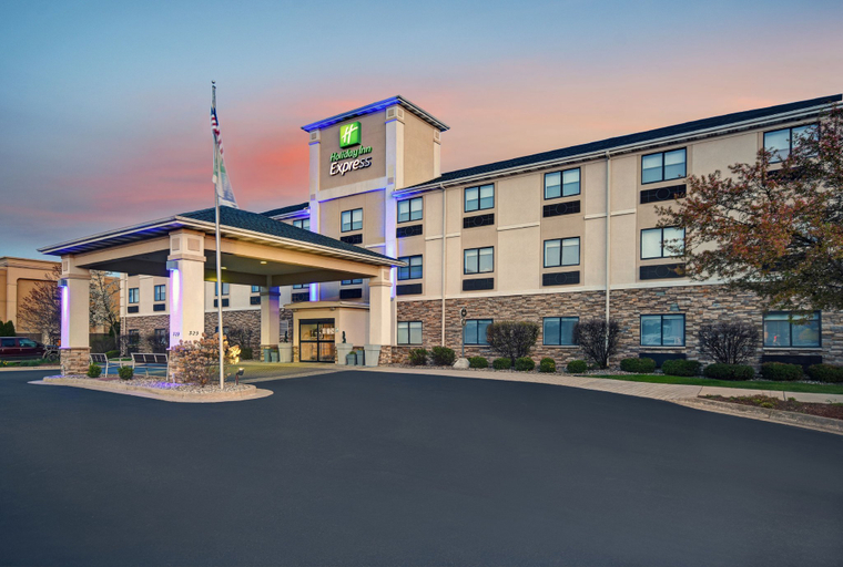 Exterior & Views 3, Holiday Inn Express MARSHALL by IHG, Calhoun