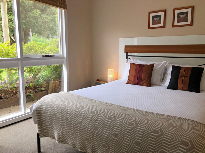 Bedroom 2, Valley Farm Vineyard Cottages, Yarra Ranges - North