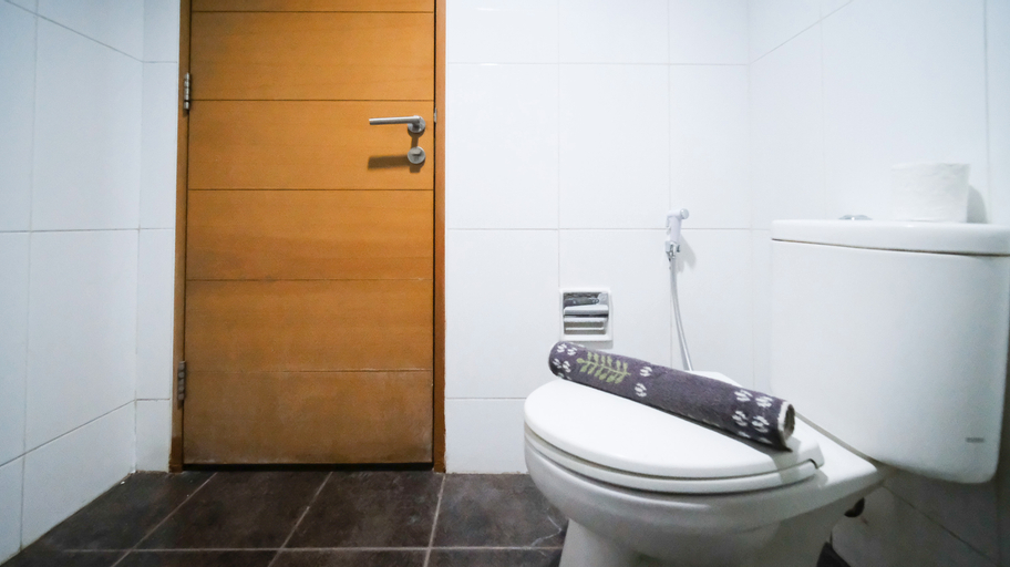 Bedroom 5, Spacious and Comfy 2BR Apartment at Aryaduta Residence Surabaya By Travelio, Surabaya