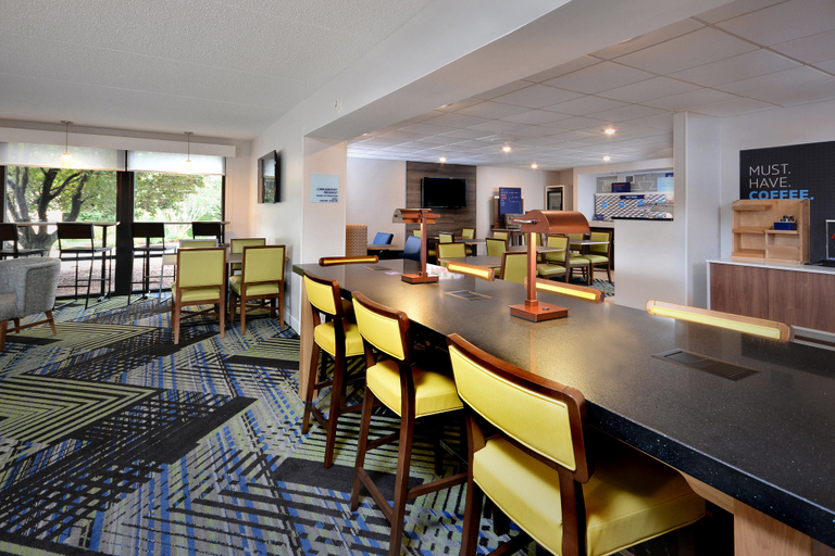Food & Drinks 3, Holiday Inn Express LYNCHBURG by IHG, Lynchburg