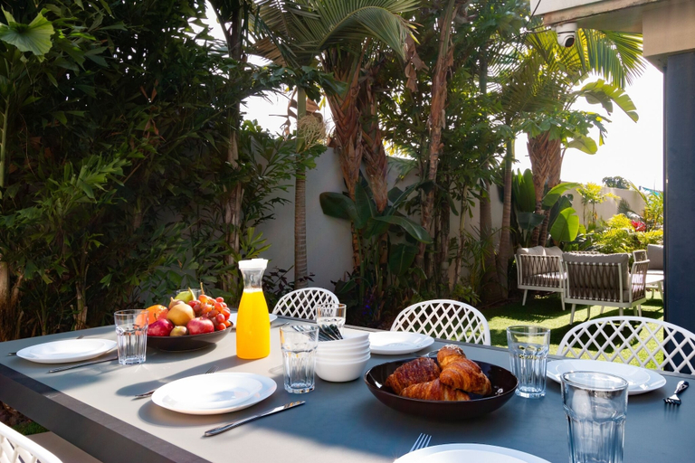 Food & Drinks, Huge Pampering Villa 5 BR with Jacuzzi