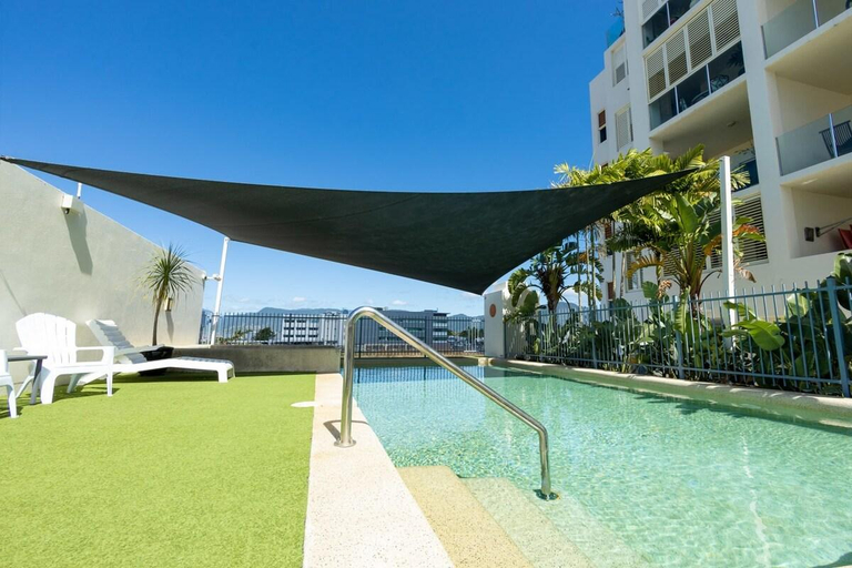 3, Afternoon Delight, Cairns