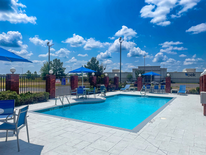 Sport & Beauty 2, Holiday Inn Express MCCOMB by IHG, Pike