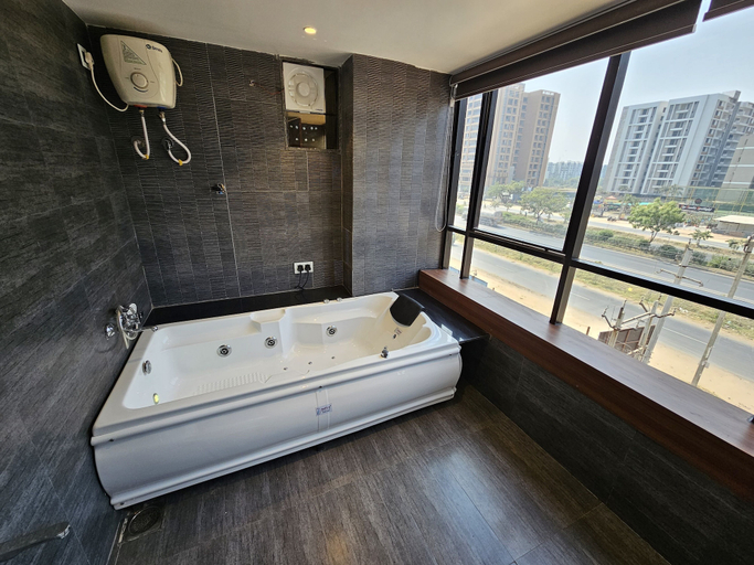 Bathroom 4, Hotel Rd's, Ahmadabad