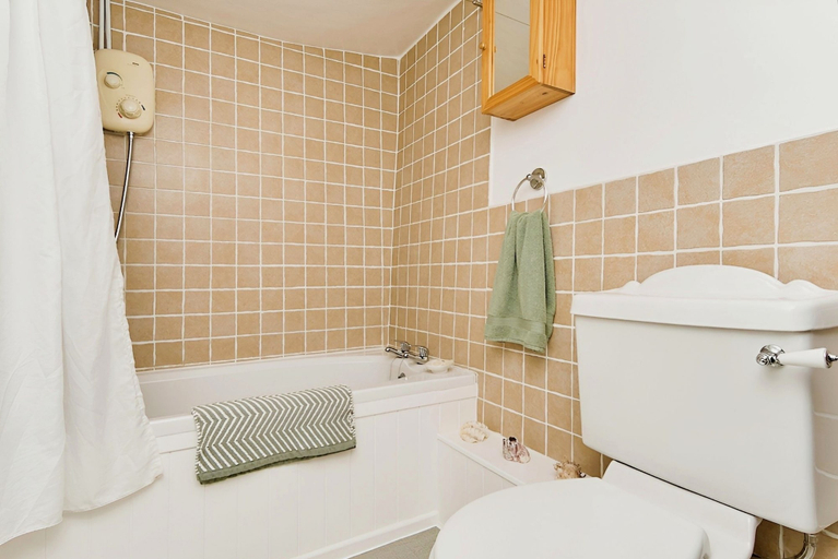 Bathroom, Ye Olde Cottage, Isle of Wight