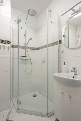 Bathroom 4, RentPlanet - Apartamenty na Grobli, Środa Śląska