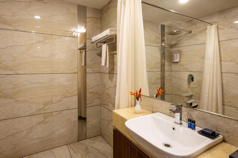 Bathroom 5, Fezinn Hotel, Kozhikode