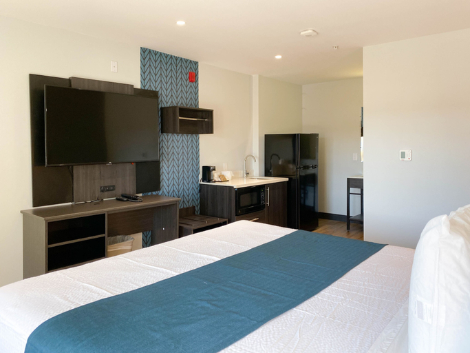 Bedroom 3, Studio 6 Suites – Stockton, CA – Waterfront, San Joaquin