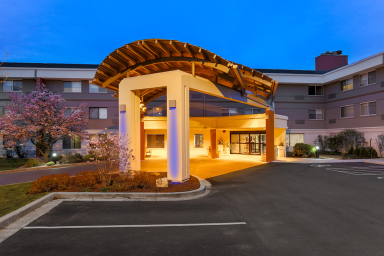 Exterior & Views