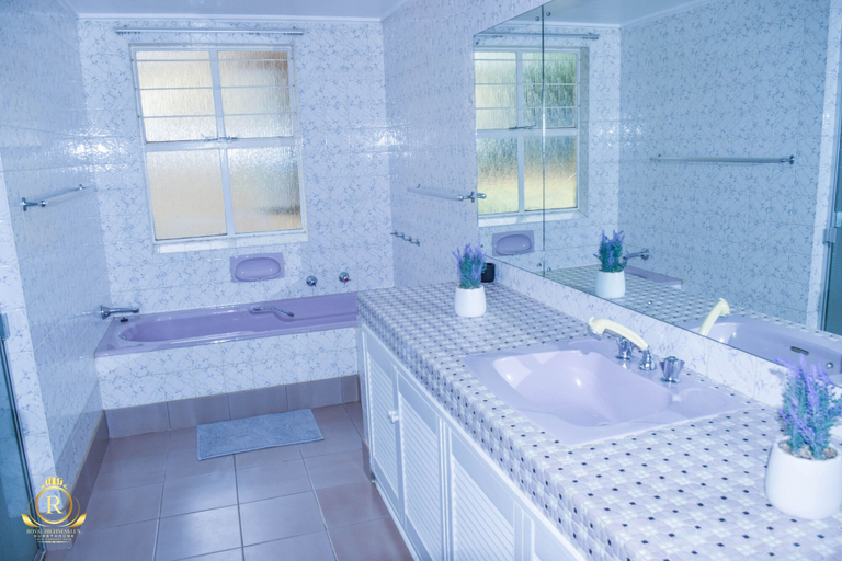 Bathroom, Royal Highness Lux, West Rand