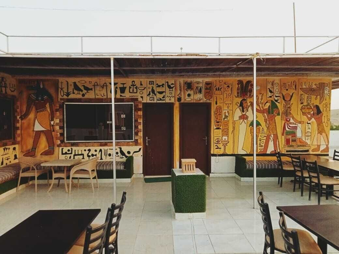 Food & Drinks 5, Nefertiti pyramids view -, Al-Ahram