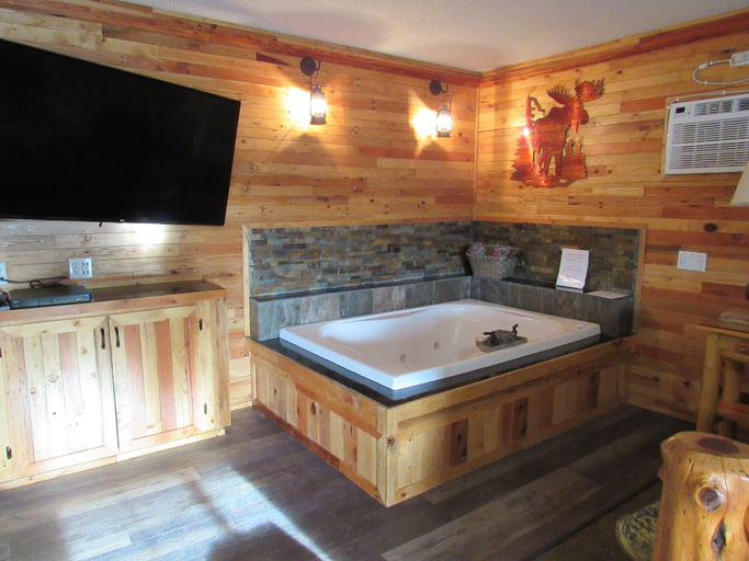 Bathroom 3, The Woodsman Country Lodge, Klamath
