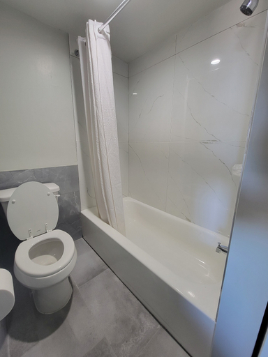 Bathroom 5, Maxim III Motel, Houston