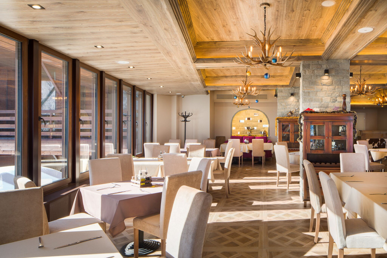 Food & Drinks 4, Hotel Moreni, Stolichna