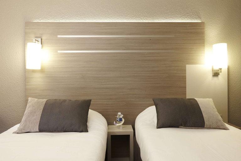 Bedroom 4, Best Western Voiron Centre, Isère