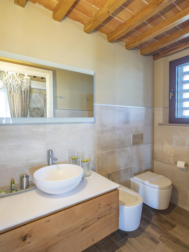Bathroom 2, Villa Tosca, Pisa