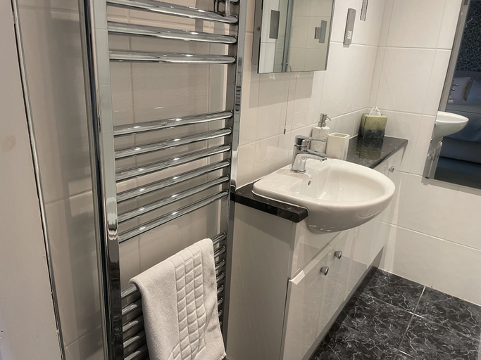 Bathroom 3, Castlecroft, Stirling