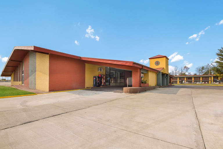 Exterior & Views, One Life Studios, Vanderburgh