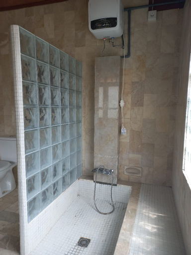 Bathroom 20