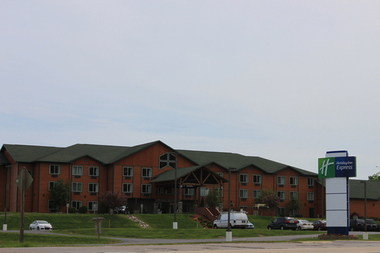 Exterior & Views