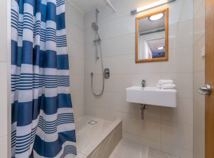 Bathroom, Central stylish studio in CBD by Zodiak Stays, Waitakere
