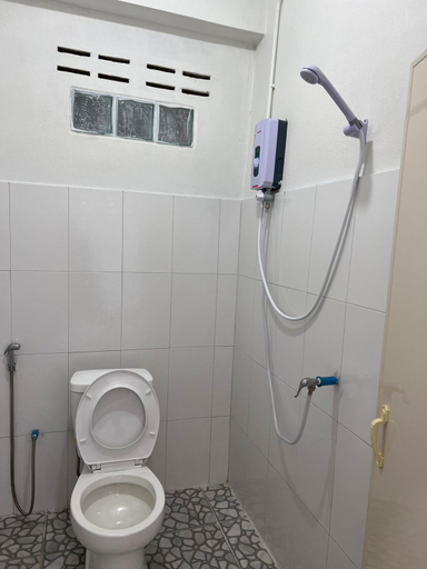Bathroom 2, Wa Lee Phuchifa, Wieng Kaen