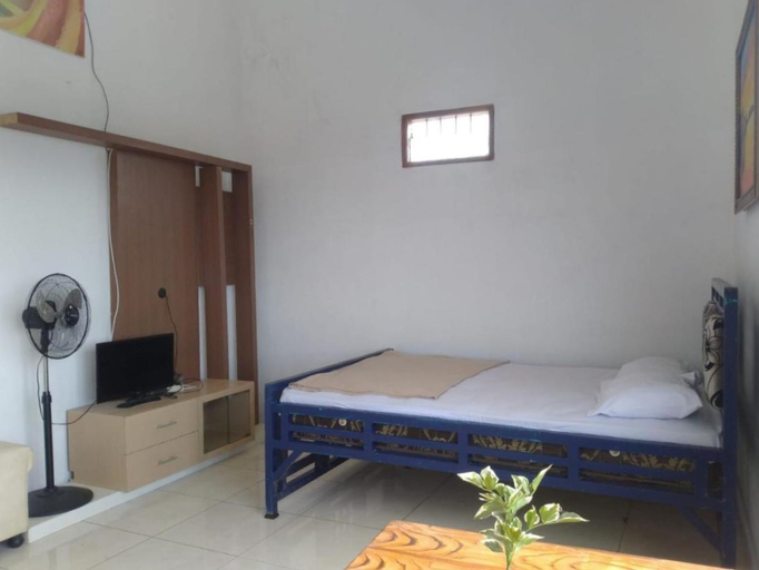 Bedroom 2, Gadjah Mada Hall Cafe & Penginapan Hostel, Mojokerto