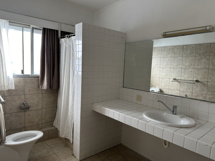 Bathroom 3, Coconut Palms Resort & Diamond Casino, Port Vila