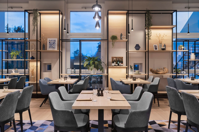 Food & Drinks 18