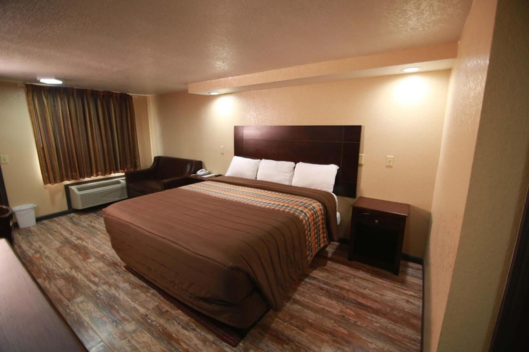 Bedroom 4, Memphis Inn, Shelby