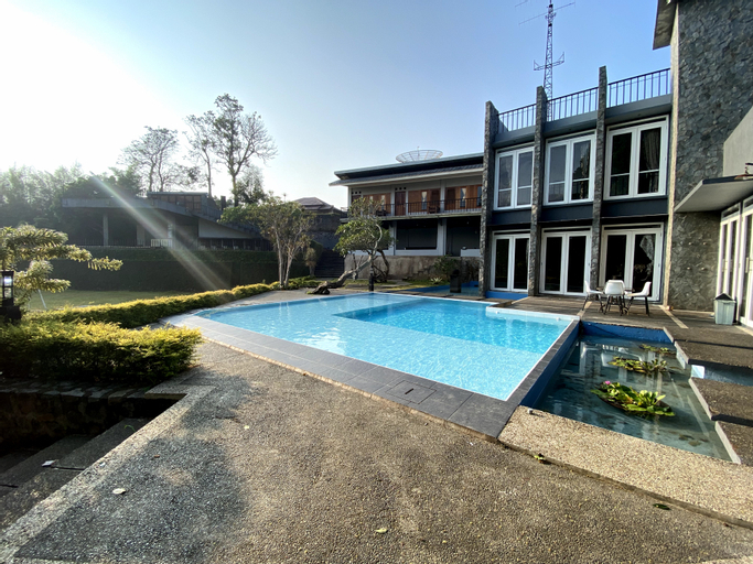 Exterior 4