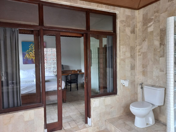 Bathroom 16