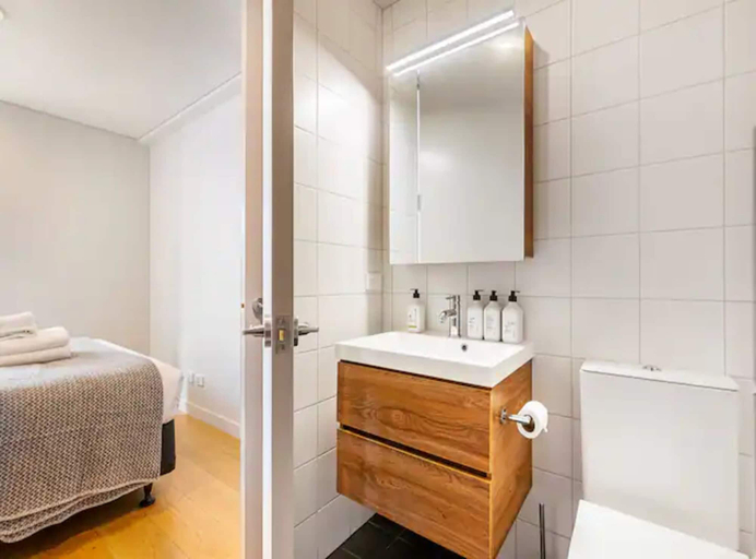 Bathroom, Bright And Modern Apartment On K Road!, Waitakere