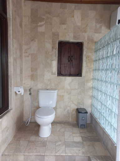 Bathroom 14