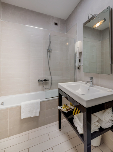 Bathroom 5, Hotel Roma, Florence