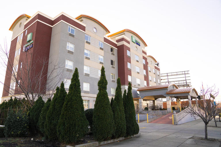 Exterior & Views 3, Holiday Inn Express QUEENS - MASPETH by IHG, New York