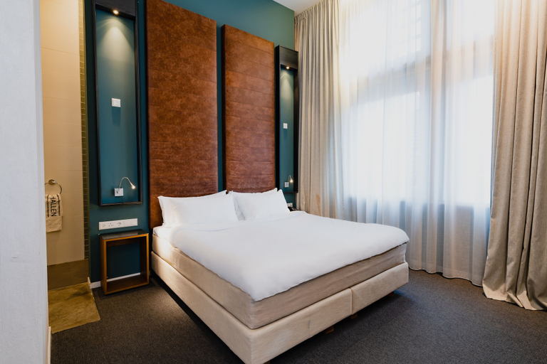 Bedroom 2, Hotel De Hallen, Amsterdam