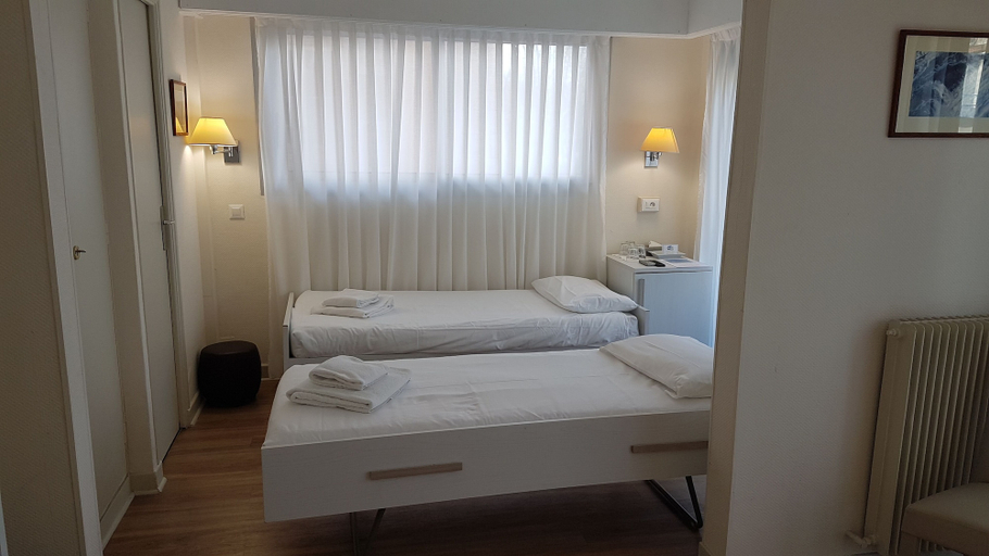 Bedroom 4, Hôtel Le Dauphin, Alpes-Maritimes