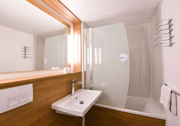 Bathroom 4, Kyriad VILLENEUVE SAINT GEORGES, Val-de-Marne