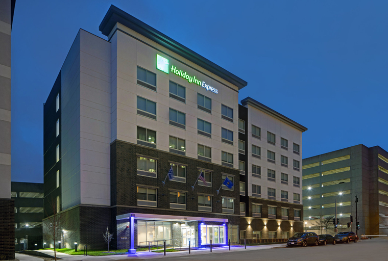 Exterior & Views 3, Holiday Inn Express MILWAUKEE DOWNTOWN by IHG, Milwaukee